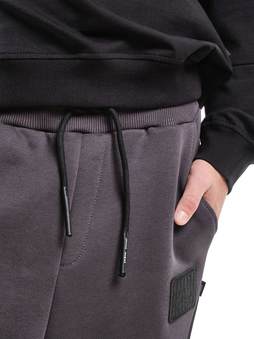 Брюки с шевроном для мальчика штаны спортивные 22-7683 светлый графит - Mini maxi фото 28