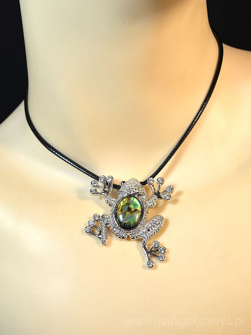 Подвеска из перламутра гелиотис "Лягушка" 40*44мм, 48см