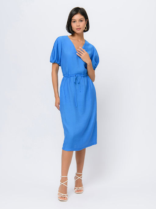 Платье голубого цвета длины миди с пышными рукавами и глубоким вырезом - 1001dress фото 3