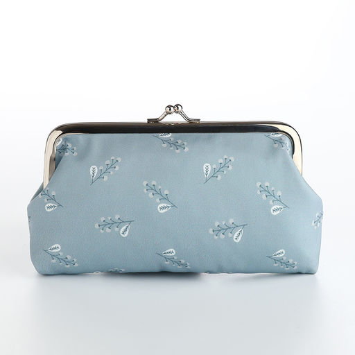 Косметичка женская на фермуаре, маленькая, с принтом Ветка ягод, серая - Simaland фото 2