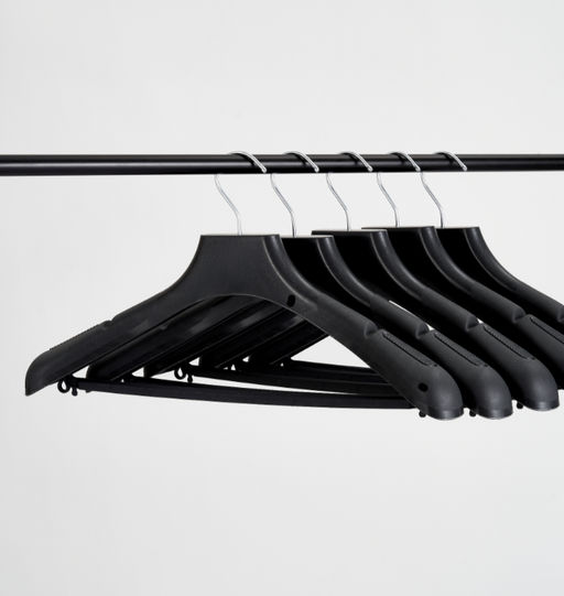 Вешалка пластиковая с перекладиной черная размер 52-54 (ФСП 45/5) 5 шт - Магазин вешалок фото 2