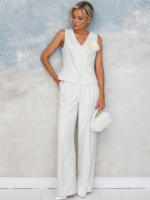 Жилет прилегающего силуэта