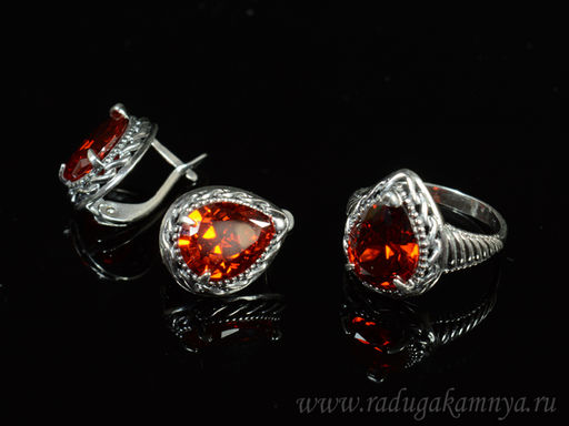 Кольцо серьги с цирконом искусственным цв. красный размер 18