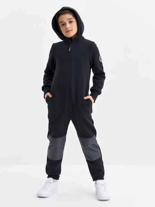 Черный комбинезон с наколенниками для мальчика