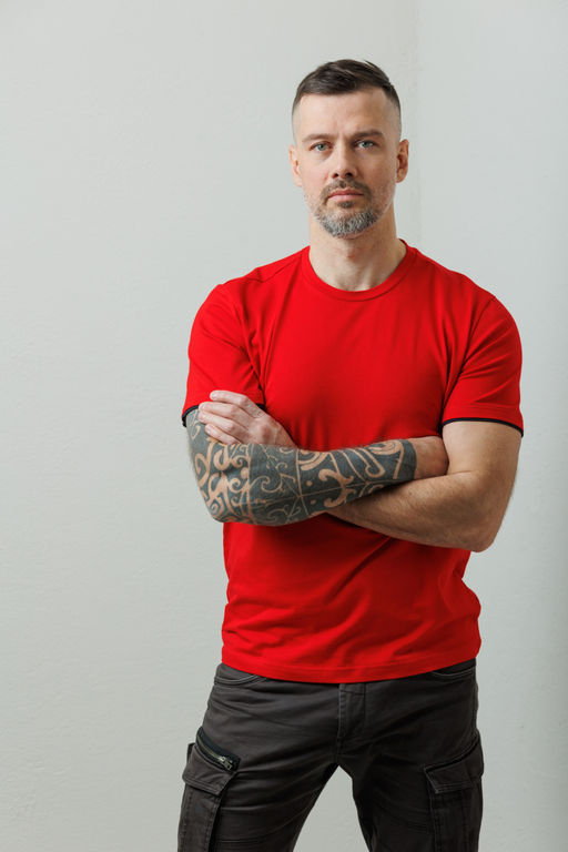 92% хлопок, 8% лайкра спортивная футболка