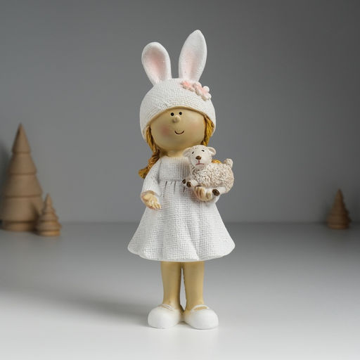 Фигурка полистоун Девочка в шапке с ушками, с барашком, 8?6?22 см, МИКС