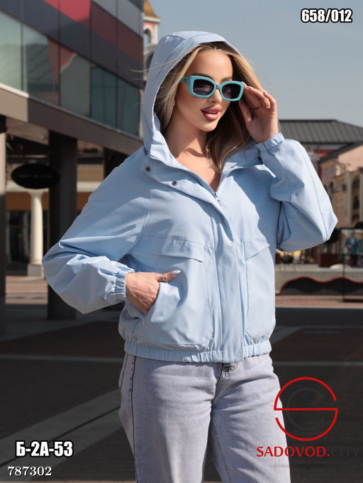 Женская ветровка с капюшоном