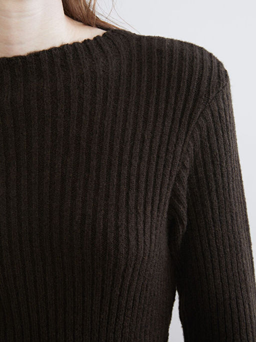 Dik Yaka Kemerli Kad?n Triko Kazak