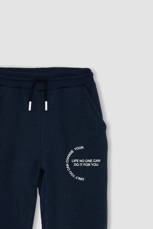 Темно-синие спортивные штаны для мальчиков с принтом и эластичным карманом на шнуровке на талии - Defacto фото 3