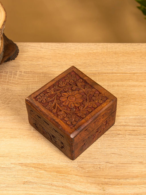Шкатулка резная, 10×10×6 см, дерево шишам