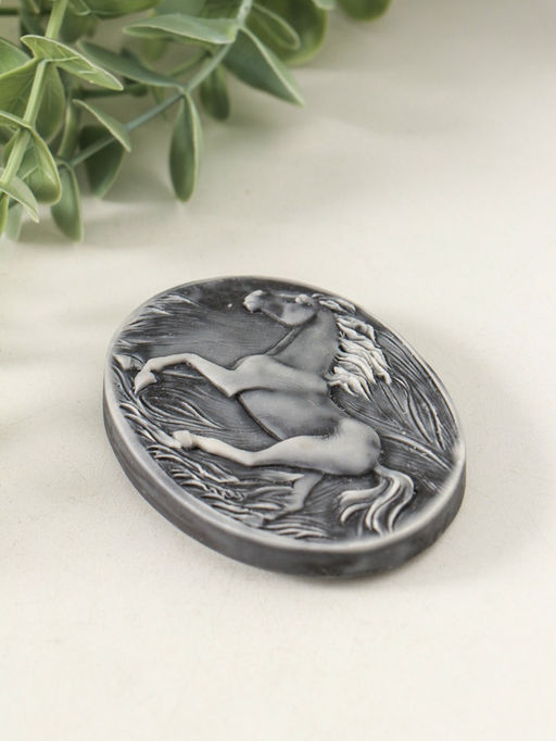 Магнит "Лошадь бегущая (барельеф)" 5,5 см