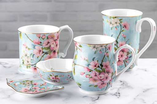 Кружка 380 мл 12,3*9*9 см "Яблоневый цвет на голубом" NEW BONE CHINA