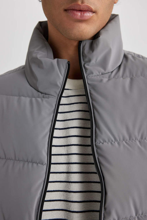 Жилет-пуховик Slim Fit с воротником-стойкой и подкладкой - Defacto фото 7