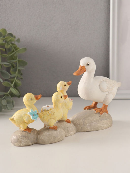 Фигурка полистоун Уточка с утятами на камешках, 21?6.5?11 см