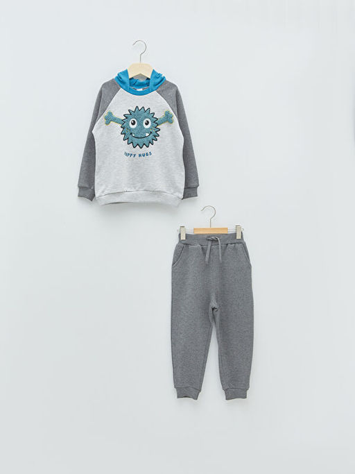 Kap??on Yaka Uzun Kollu Bask?l? Erkek Bebek Sweatshirt ve Pantolon