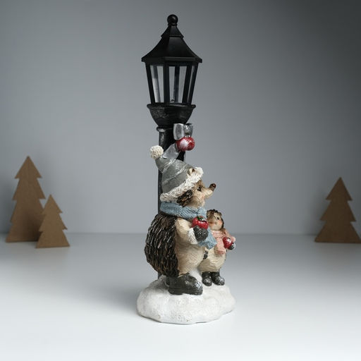 Фигурка светящаяся «Ёжики в зимних нарядах у фонарного столба», 12.5×10.5×31.5 см