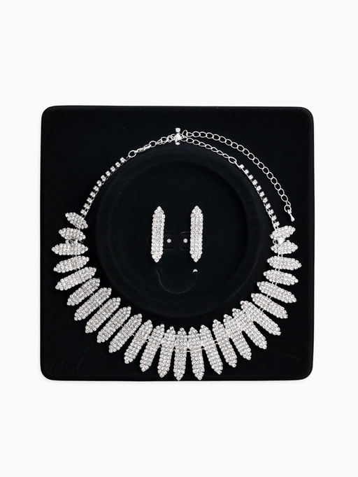 Набор 2 пред-а: серьги, колье со стразами "Лёд" лепестки. d=13,5см, цвет белый в серебре