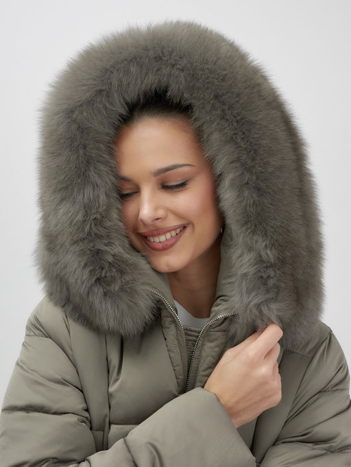 Пальто зимнее утепленное с мехом и капюшоном тренд коричневого цвета 7630K - Visdeer фото 8