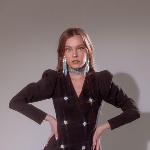 Серьги висячие со стразами Лёд полукруг, белые в серебре - Qf фото 2