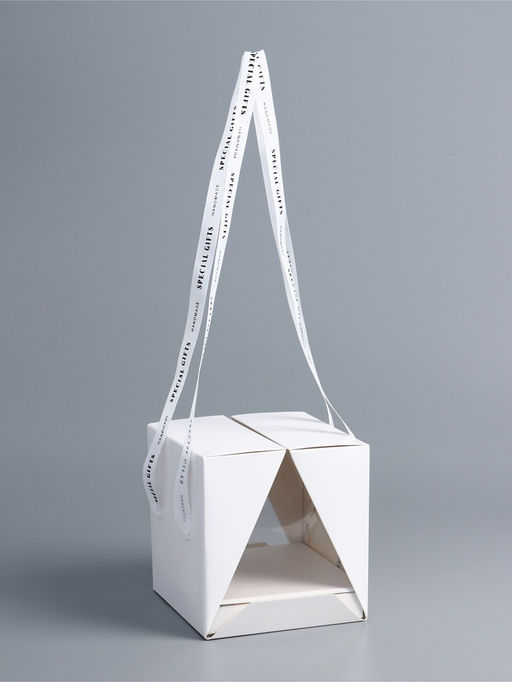 Коробка под бенто - торт с ленточками, белая, 15.5×15.5×16 см