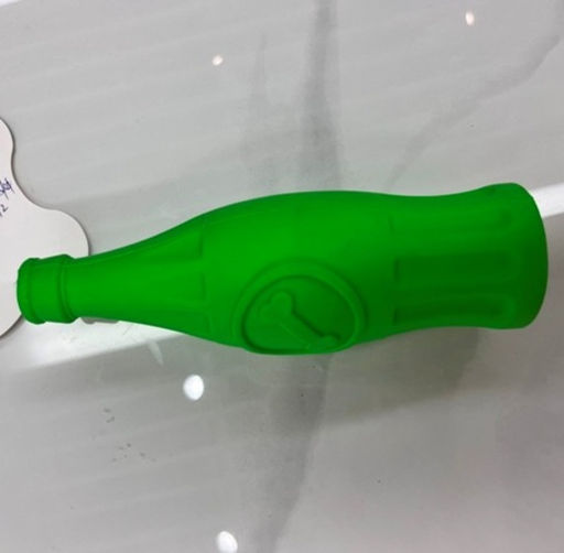 Цена за 2 шт. Игрушка TPR для средних и крупных пород собак "Бутылочка", цвет зеленый, 17*4,7см