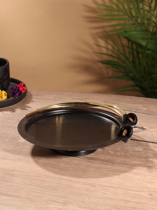 Блюдо сервировочное овальное «Черные каллы», 22×5×21.5×5.5 см, нержавеющая сталь, чёрное с золотом