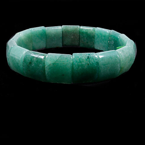 Браслет из камня Нефрит привлекает везение и процветание