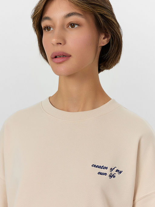 Свитшот женский бежевый с надписью Creator of my own life - Mark formelle фото 4