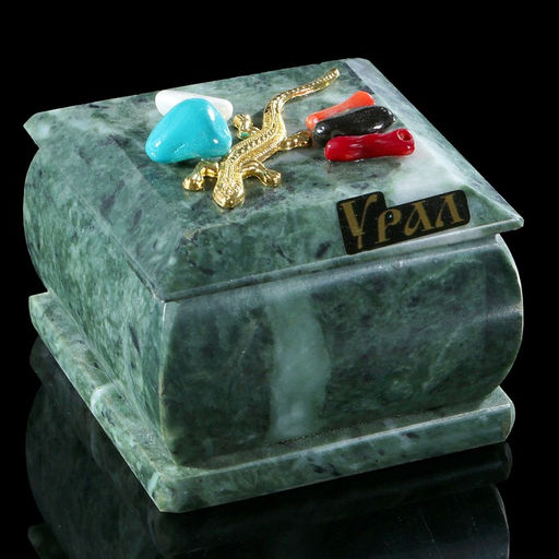 Шкатулка для украшений «Урал», змеевик, с декоративным камнем, 6.5×6.5×5.5 см