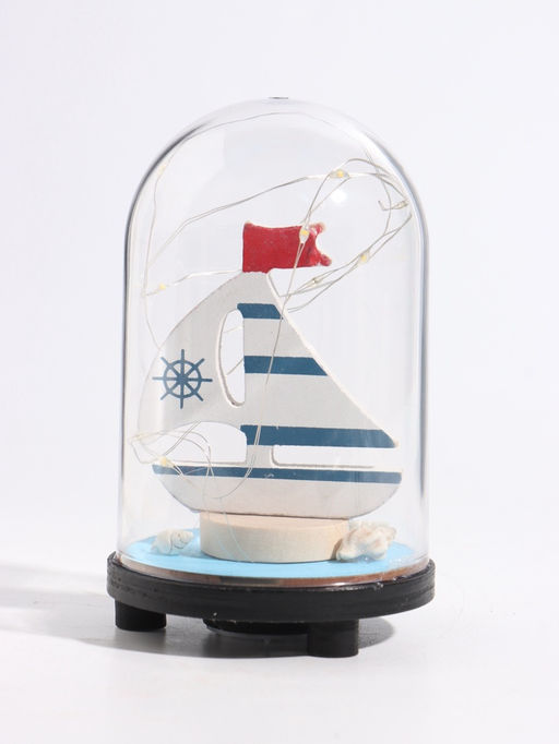 Фигурка декоративная «Парусник», в куполе, с подсветкой, 8.8×8.8×14 см