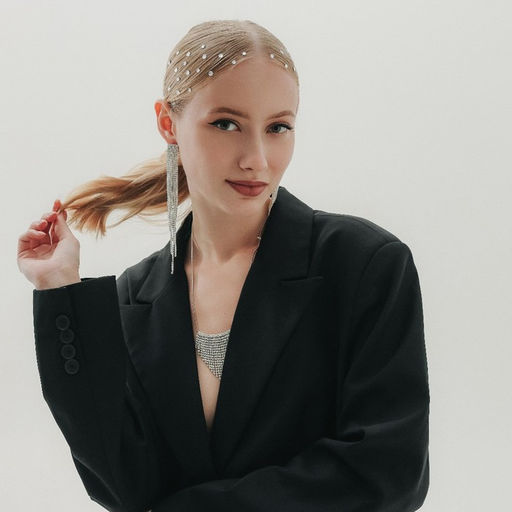 Серьги висячие со стразами Водопад мини квадрат, цвет белый в серебре, 14 см