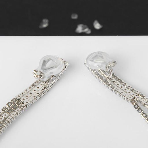 Серьги клипсы для ушей QF «Лёд», тройная сплошная, белые в серебре