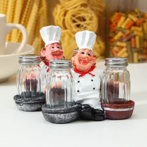 Набор для специй на подставке «Повар на диване», 3 предмета: солонка 50 мл, перечница 50 мл, подставка, стекло, фигурка МИКС