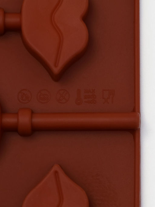 Цена за 3 шт. Форма для леденцов Доляна Поцелуй, силикон, 24?9.4?1.5 см, 6 ячеек (4?2.4 см), с палочками, коричневая