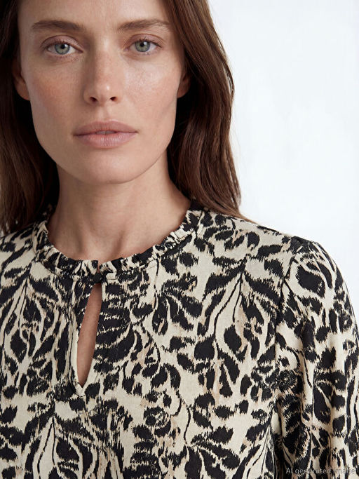 F?rf?rl? Dik Yaka Desenli Bluz