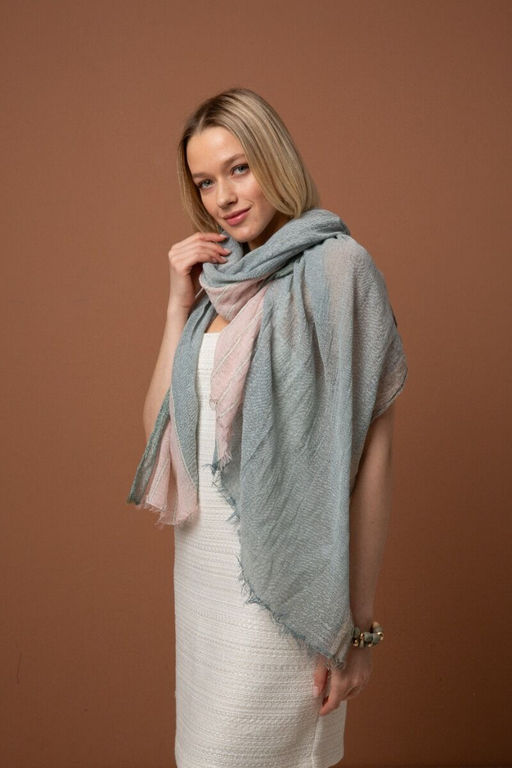 Палантин из вискозы с бахромой