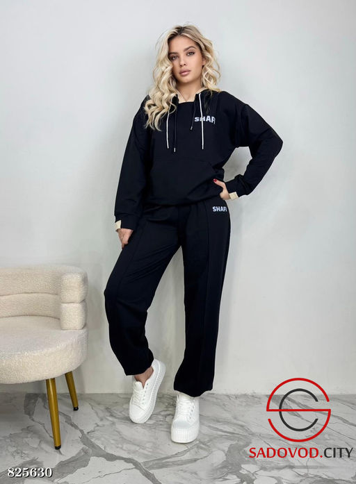 Спортивный женский костюм