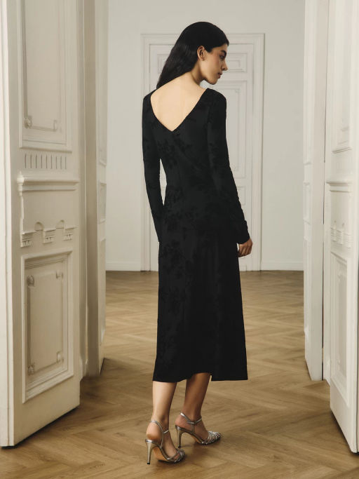 Трикотажное платье приталенного силуэта / Zarina