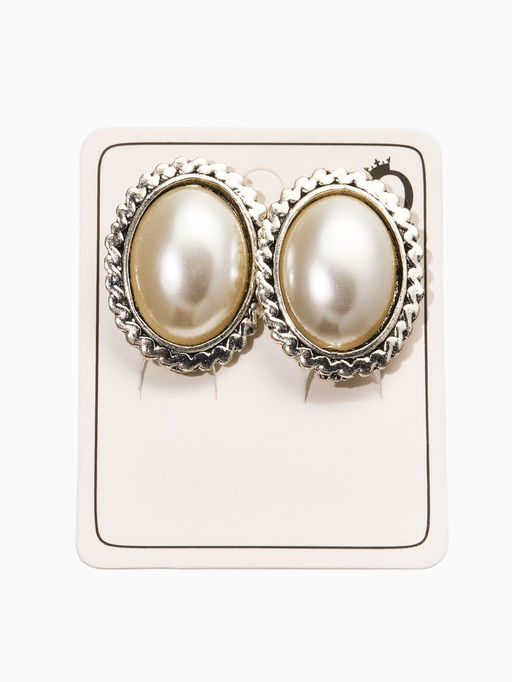 Цена за 2 шт. Клипсы «Жемчужный овал», белая в чернёном серебре