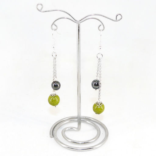 Серьги из нефрита саянского и гематита диаметр 8-10 мм - длина 6 см