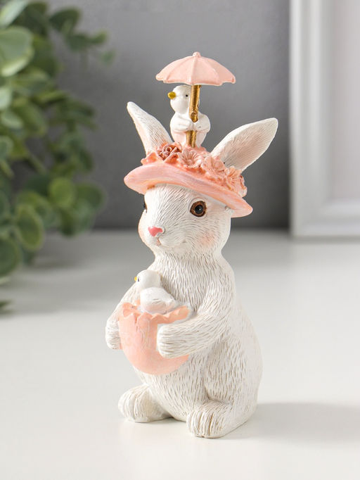 Фигурка полистоун Белая зайка в розовой цветочной шляпке с зонтиком и цыплятами, 14.5 см