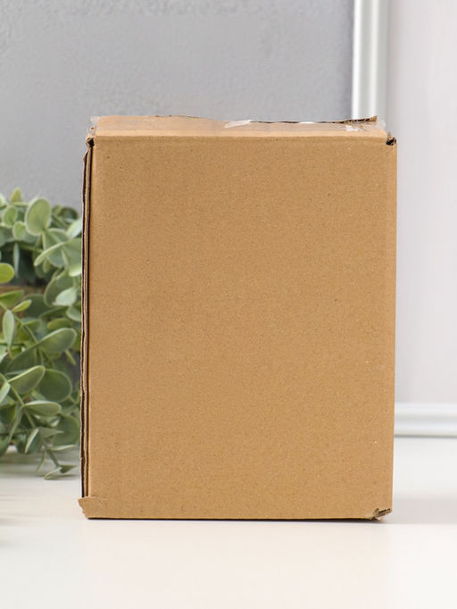 Фигурка полистоун Белая зайка с букетом розовых цветов, 16 см