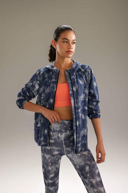 Водоотталкивающее пальто приталенного кроя с сетчатой подкладкой и капюшоном DeFactoFit, гибкое текстурированное пальто  фото 2