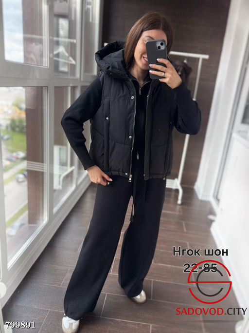 Жилетка женская с капюшоном