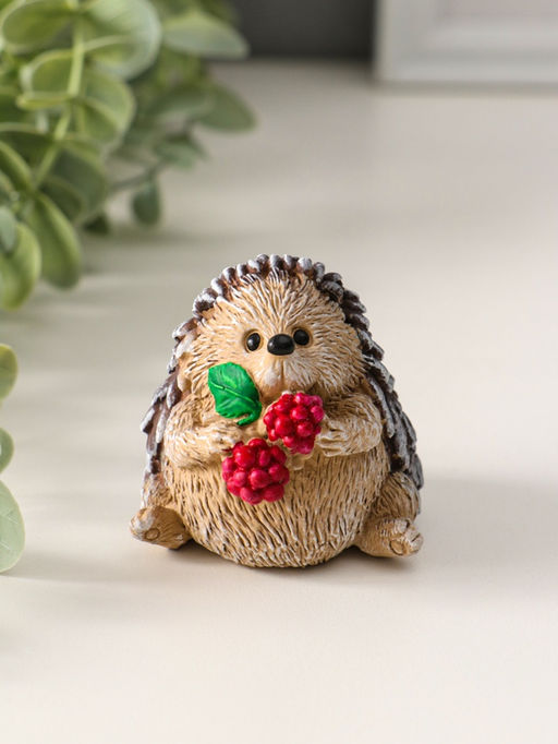 Фигурка «Ёжик с малинкой», 5.5×5.5 см