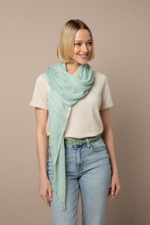 Палантин мятного цвета с бахромой - Модные истории фото 4