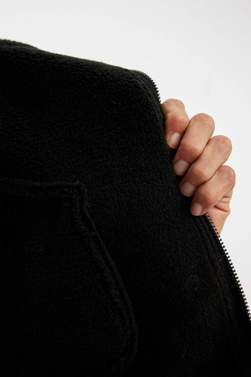 Водоотталкивающая приталенная куртка из искусственной кожи приталенного кроя на подкладке с карманами на молнии - Defacto фото 11