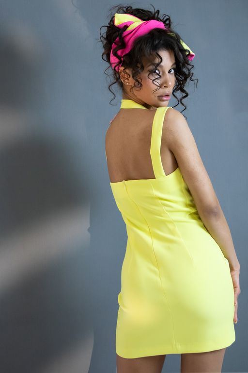 Платье летнее облегающее на бретелях неоновое желтое - Fly фото 11