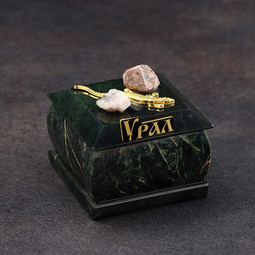 Шкатулка для украшений «Урал», змеевик, с декоративным камнем, 6.5×6.5×5.5 см