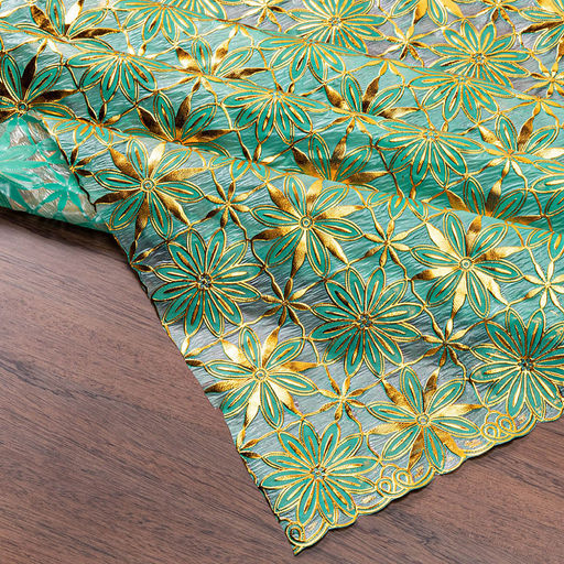 LACE Клеенка столовая ажурная ПВХ 1,37х20м Хризантемы зеленый фон, с золотом, матовая, на пленке (Китай) Цена указана за 1 м/п. В рулоне 20м. - Домашняя мода фото 3